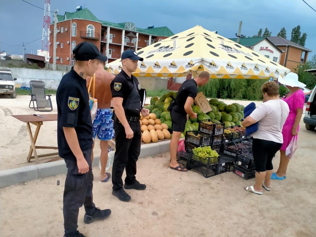 Під час відпрацювання курортної зони Генічеського району поліцейські склали близько 100 адмінпротоколів