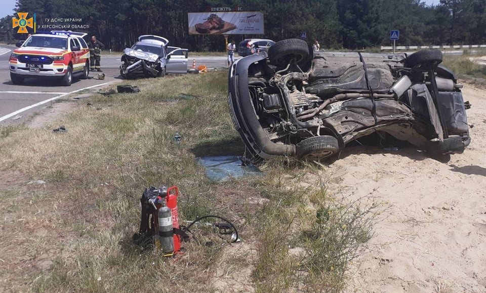 Олешківські рятувальники деблокували постраждалу жінку з понівеченої в ДТП автівки