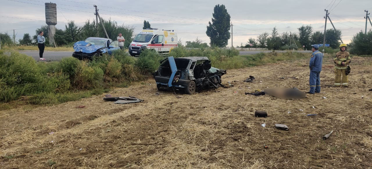 На Херсонщині сталася смертельна ДТП з двома загиблими, вранці у лікарні помер третій учасник автопригоди