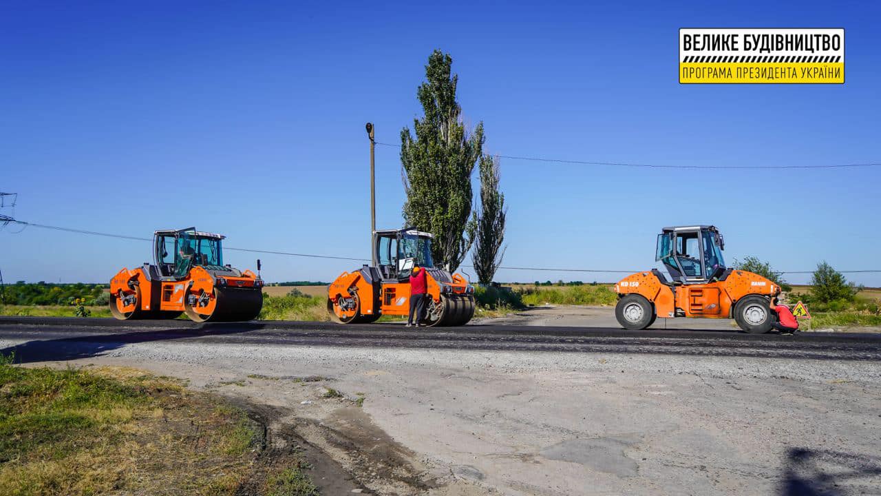 На Херсонщині триває ремонт дороги Мар`янське-Берислав