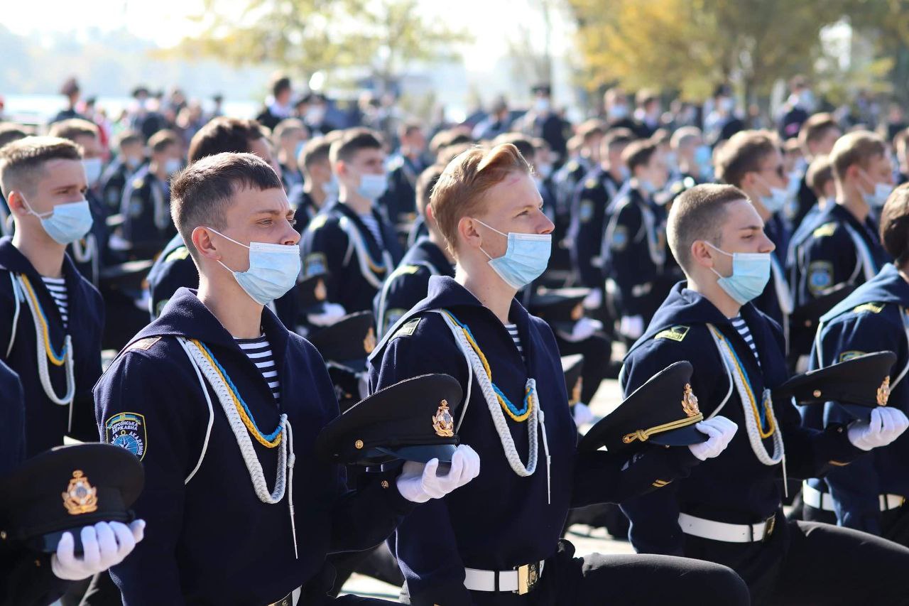 У Херсоні традиціям не зраджують:  837 юнаків та дівчат прийняли присягу на вірність морю