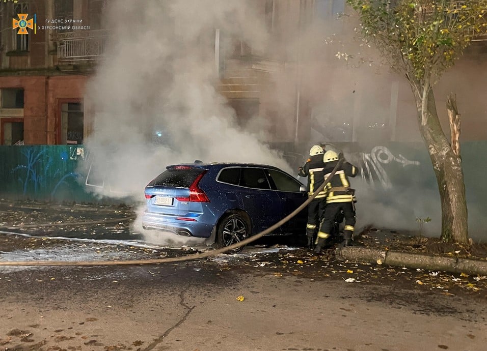 В Херсоне подожгли автомобиль известного адвоката, - ФОТО