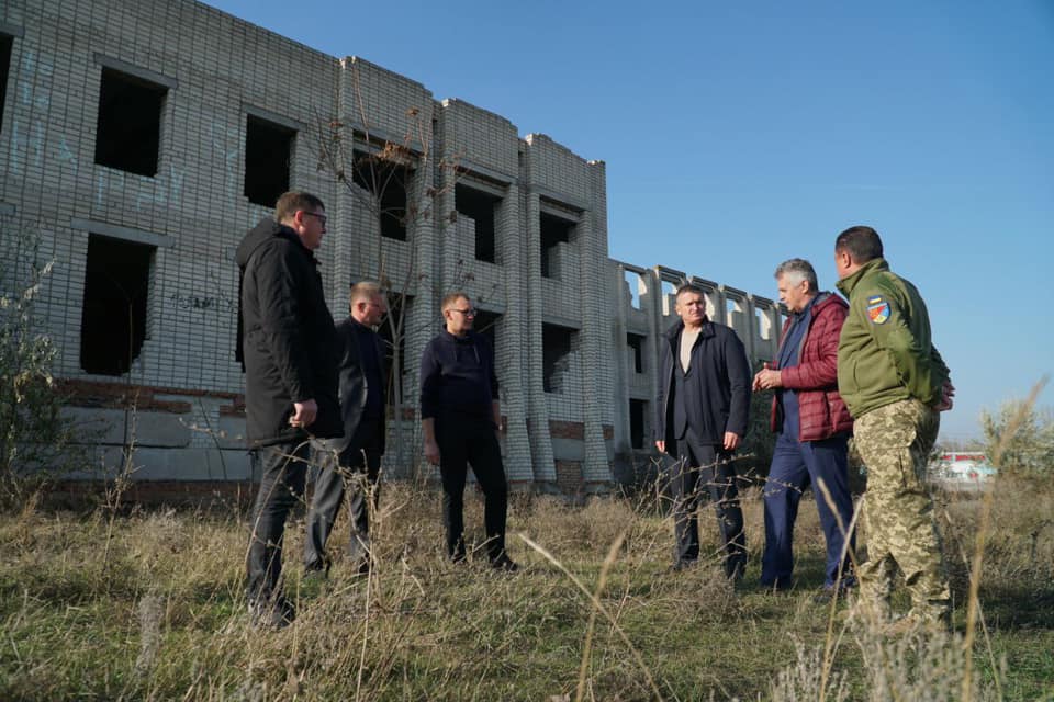 У Скадовську планується відновити будівництво житла для військових