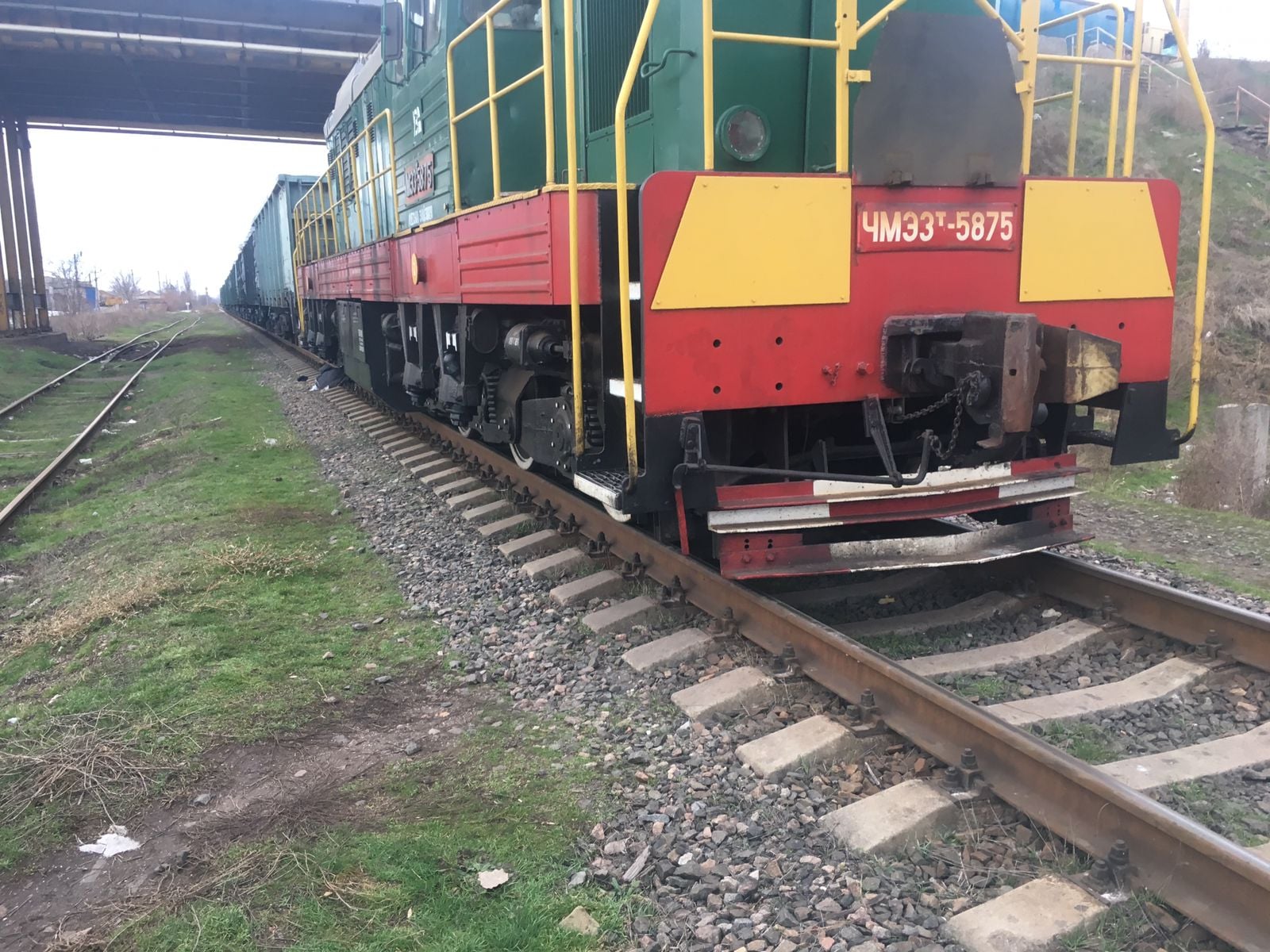 В Херсоні потяг смертельно травмував молодого чоловіка: поліція встановлює свідків пригоди