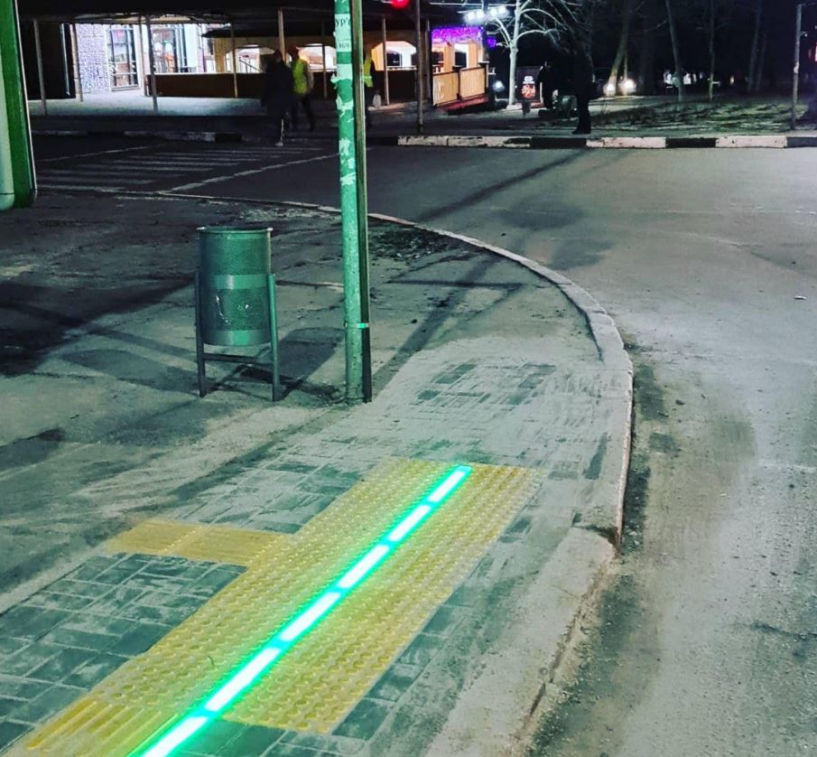 В центре Херсона установили первый LED-пешеходный переход