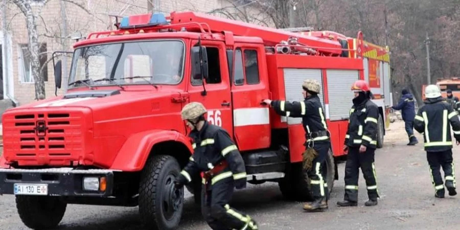 У Херсоні окупанти розстріляли машину рятувальників, які виїхали на ліквідацію пожежі на ТРЦ 