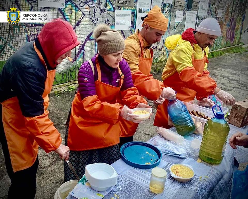 Херсонців годують безкоштовними гарячими обідами