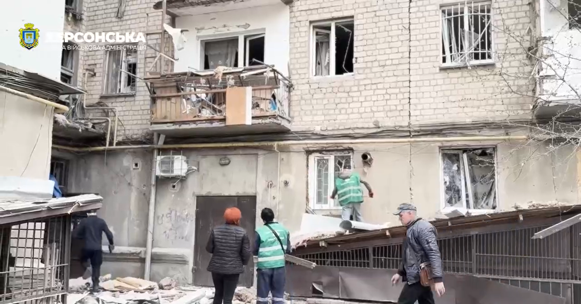 Наслідки сьогоднішнього артобстрілу обласного центру Наслідки сьогоднішнього артобстрілу обласного центру