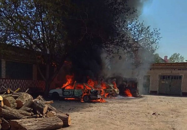 На території КП «Парки Херсона» через дронову атаку виникла пожежа