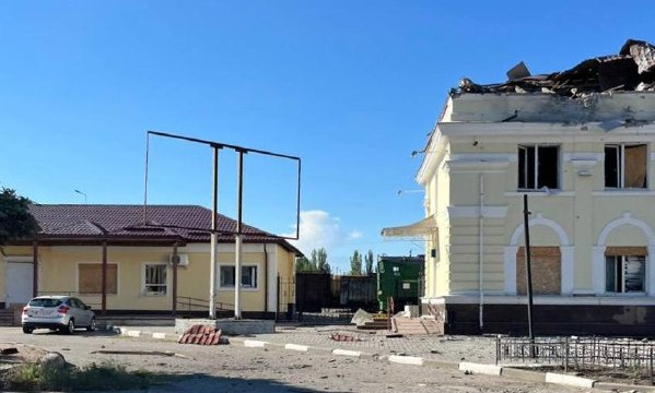 18 травня внаслідок обстрілу залізничного вокзалу Херсона пошкоджено пасажирський локомотив 18 травня внаслідок обстрілу залізничного вокзалу Херсона пошкоджено пасажирський локомотив