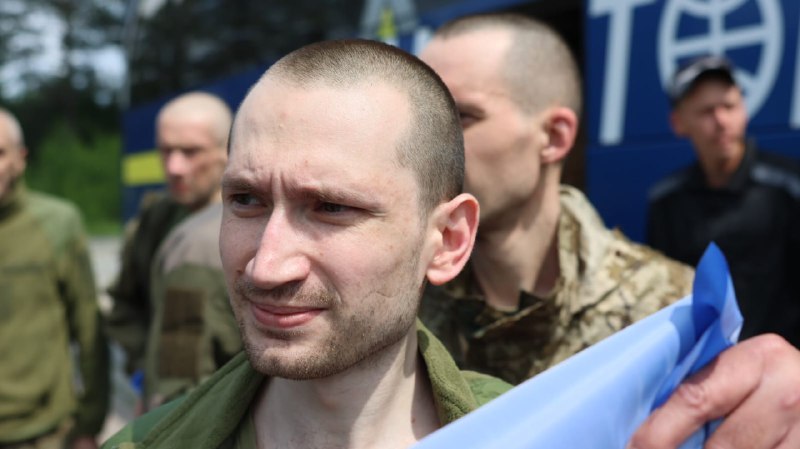 Сьогодні з полону звільнили групу важкохворих і важкопоранених військовослужбовців, в тому числі і з Херсонщини Сьогодні з полону звільнили групу важкохворих і важкопоранених військовослужбовців, в тому числі і з Херсонщини