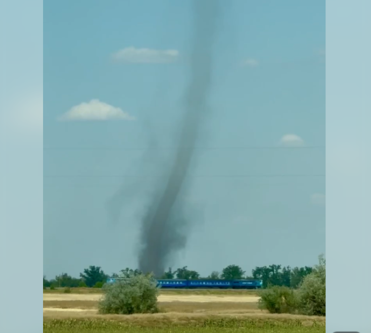 На Херсонщині зафіксували торнадо