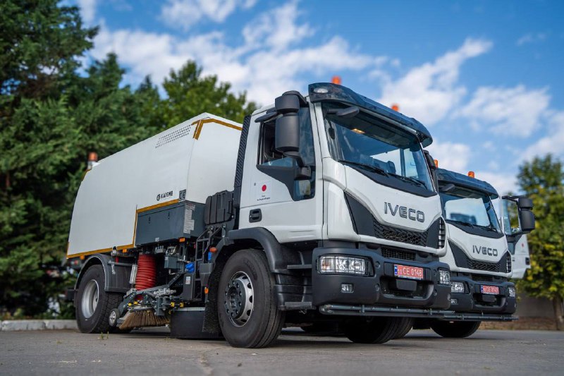 Херсонському комунальному підприємству передали спеціалізовані автомобілі