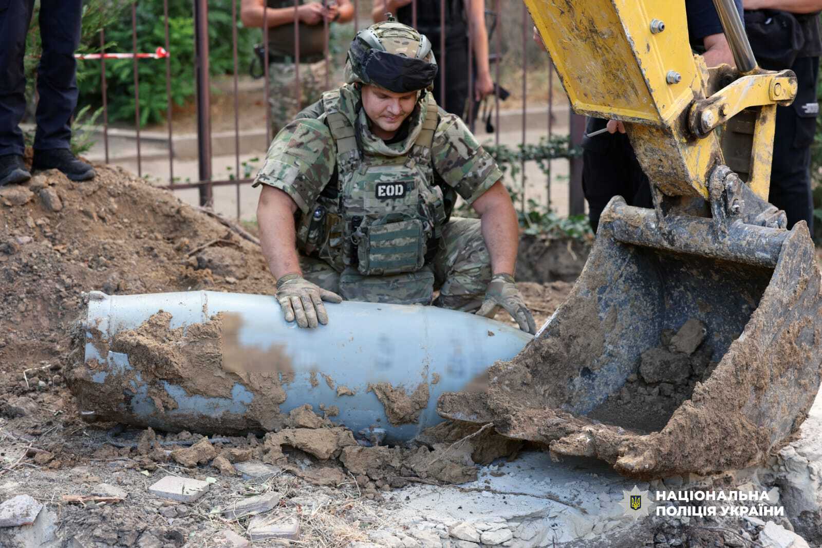 У Херсоні вибухотехніки знешкодили авіабомбу, яка не здетонувала