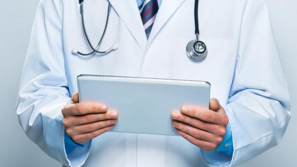 Медичним працівникам у прифронтових громадах підвищать заробітну плату