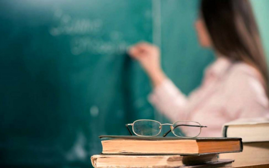 Найнижчу зарплату в Україні отримують працівники освіти