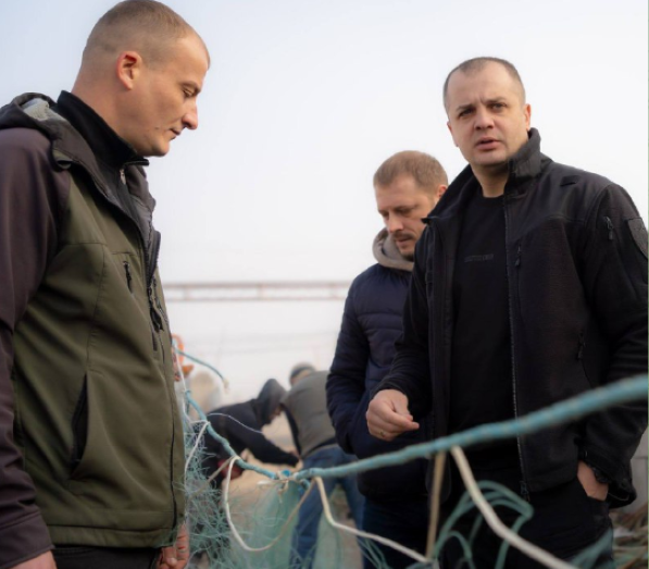 Французькі рибалки передали Херсону сітки для захисту від дронів