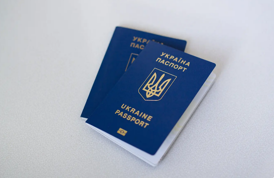 В Україні з 1 січня подорожчало оформлення ID-картки і закордонного паспорта