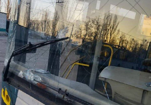 У Херсоні російські війська скинули вибухівку на територію комунального підприємства