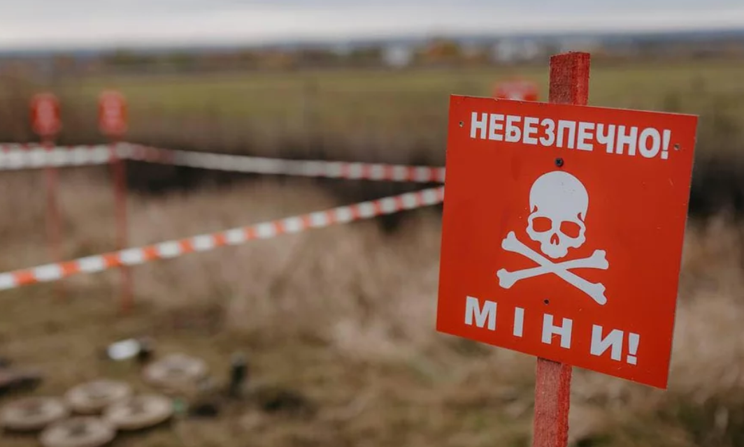 Російські війська намагаються мінувати трасу між Херсоном і Миколаєвом