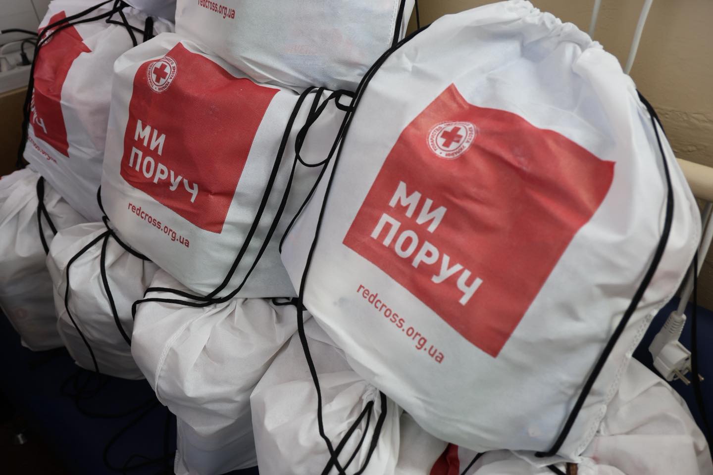 Український Червоний Хрест передав жителям прифронтових регіонів гуманітарну допомогу