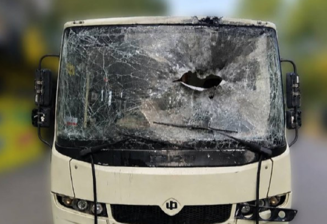 Російський безпілотник атакував маршрутний автобус в Херсоні